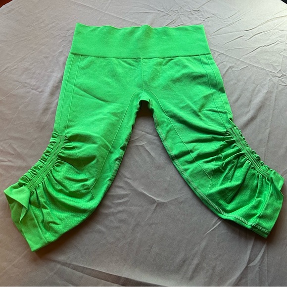 lululemon athletica Pants - Women’s Lululemon SZ Medium In The Flow Cropped Leggings Scrunch High Rise Green